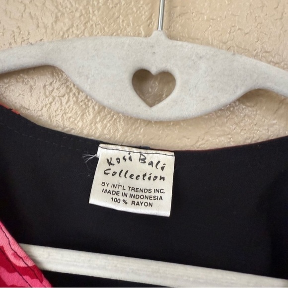 Vintage Kosi Bali Patchwork Jacket

Size Tag Missing See pictures for Measuremen - Picture 2 of 5